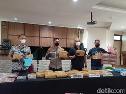 Polres Tangsel Tangkap 8 Tersangka Kasus Narkoba, 24 Kg Ganja Disita