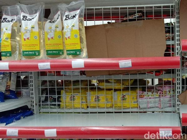 Kosong Melompong! Minyak Goreng Rp 14 Ribu Ludes Diborong