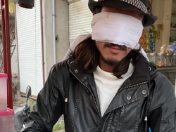 Matanya Ditutup, Chef Ini Buktikan Bisa Masak Mie Goreng yang Enak