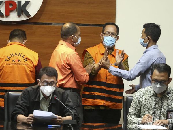 Aksi Hakim Itong Bantah Pimpinan KPK di Jumpa Pers Penetapan Tersangka