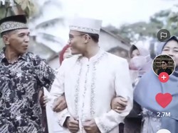 Viral Pengantin Pria & Ayahnya Satu Frekuensi, Momen Sungkeman Jadi Ambyar