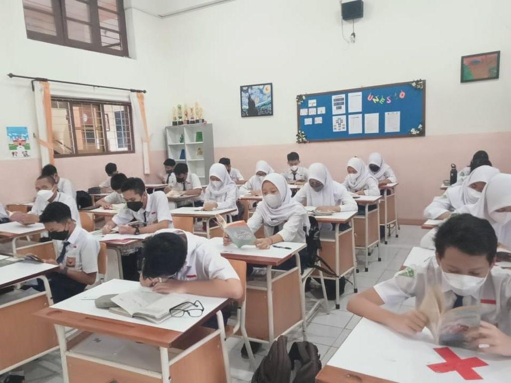 4 Cara agar Anak Semangat Menjalani PTM, Yuk Terapkan! 4 Cara agar Anak Semangat Menjalani PTM, Yuk Terapkan!