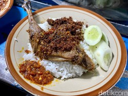 Surga Kuliner Kaki 5 di Belakang GI, Seblak hingga Nasi Bebek