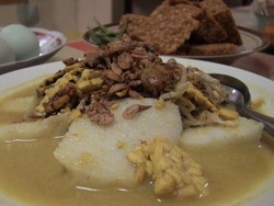 Sedap Gurih Orem-orem Jumbo Tempe-Telor Asin Pak Mahmudi Khas Malang