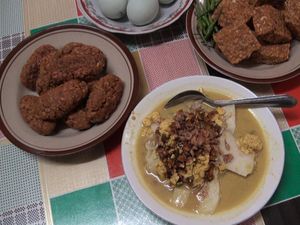 Gurih Sedap! Orem-orem Jumbo Racikan Pak Mahmudi di Malang Gurih Sedap! Orem-orem Jumbo Racikan Pak Mahmudi di Malang