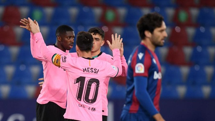 VALENCIA, SPAIN - MAY 11: Ousmane Dembélé of Barcelona celebrates his team's 3rd goal with teammates Lionel Messi and Pedri during the La Liga Santander match between Levante UD and FC Barcelona at Ciutat de Valencia Stadium on May 11, 2021 in Valencia, Spain. Sporting stadiums around Spain remain under strict restrictions due to the Coronavirus Pandemic as Government social distancing laws prohibit fans inside venues resulting in games being played behind closed doors. (Photo by Alex Caparros/Getty Images)