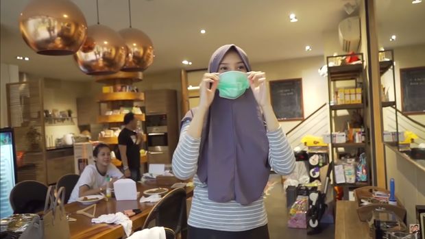 Pakai Hijab Nyamar Jadi Pembantu, Anya Geraldine Bikin Pangling