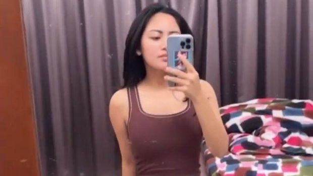 Usai alami tahun yang berat, berat badan Rachel Vennya turun hingga 10kg bikin tubuhnya tampak makin kurus. Yuk intip potretnya!