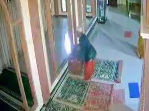 Tertangkap Basah, Pencuri Kotak Amal di Banyuwangi Dimassa