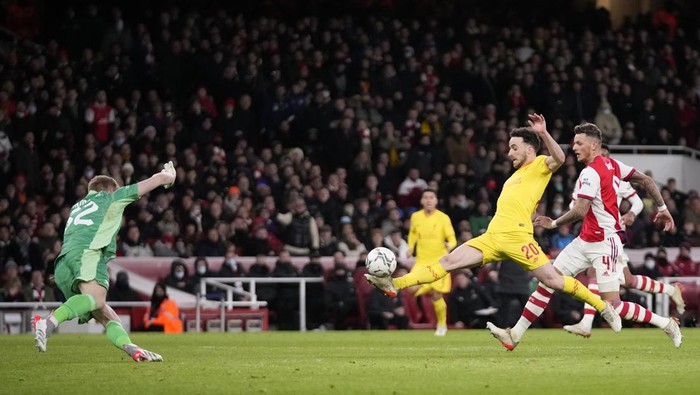 Liverpools Diogo Jota scores his sides second goal during the English League Cup semifinal second leg soccer match between Arsenal and Liverpool at the Emirates Stadium in London, Thursday, Jan. 20, 2022. (AP Photo/Matt Dunham)
