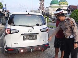 Pakai Lampu Rem Bikin Silau, Belasan Mobil di Riau Ditindak