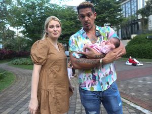Robby Shine Dikaruniai Anak Kedua, Hadiahkan Ini ke Istrinya yang Model Rusia Robby Shine Dikaruniai Anak Kedua, Hadiahkan Ini ke Istrinya yang Model Rusia