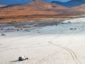 Rupa Salju Langka Selimuti Tanah Arab Rupa Salju Langka Selimuti Tanah Arab