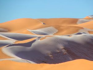 Kenapa Salju Bisa Turun di Gurun yang Dikenal Bersuhu Panas? Ini Kata Pakar