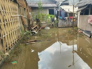 4 Hari Sudah Banjir Genangi Permukiman Warga di Benda Tangerang