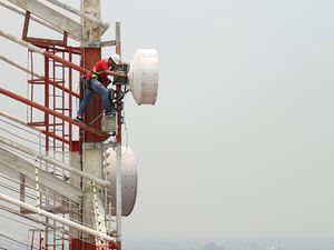 Menanti Lelang Frekuensi Demi Kecepatan Internet Indonesia Ngebut Menanti Lelang Frekuensi Demi Kecepatan Internet Indonesia Ngebut