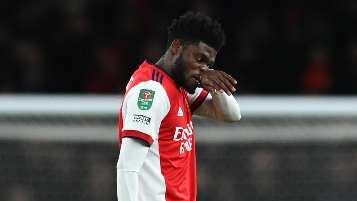 Thomas Partey diusir wasit dalam laga Arsenal vs Liverpool. (Foto: Getty Images/Shaun Botterill)