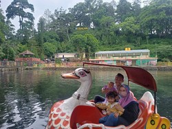 Asyiknya Main Air di Ubalan Water Park Pacet
