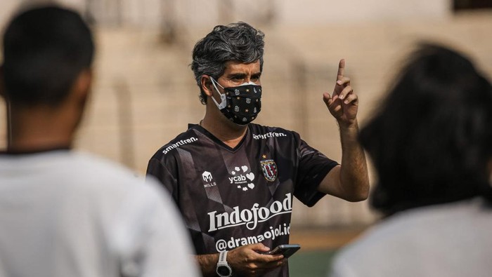 Pelatih Kepala Bali United, Alessandro Stefano Teco Cugurra Rodrigues