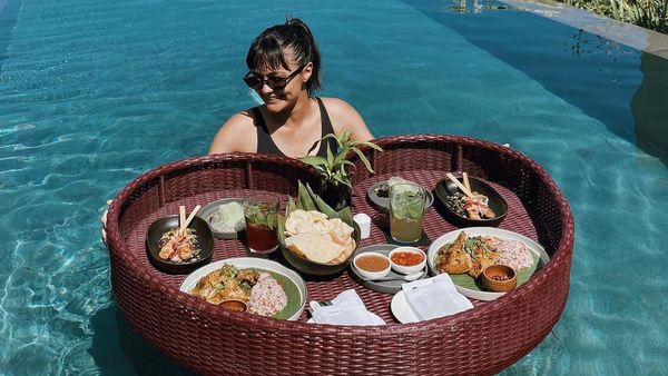 Momen Kulineran Seru Amanda Rawles Pemeran Dear Nathan: Thank You Salma