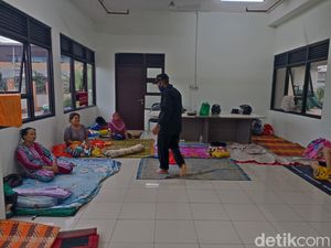 Banjir Tegal Alur Jakbar Berangsur Surut, Warga Mulai Tinggalkan Posko