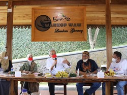 Ganjar Serap Aspirasi Kades-Petani Tembakau di Lampung