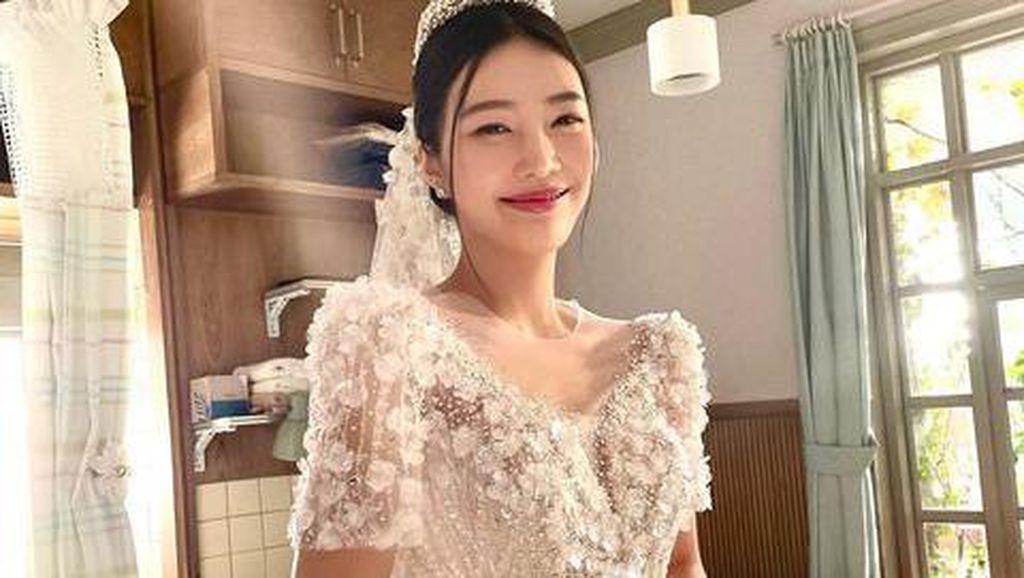 Bikin Heboh! Joy Red Velvet Unggah Foto Pakai Gaun Pengantin