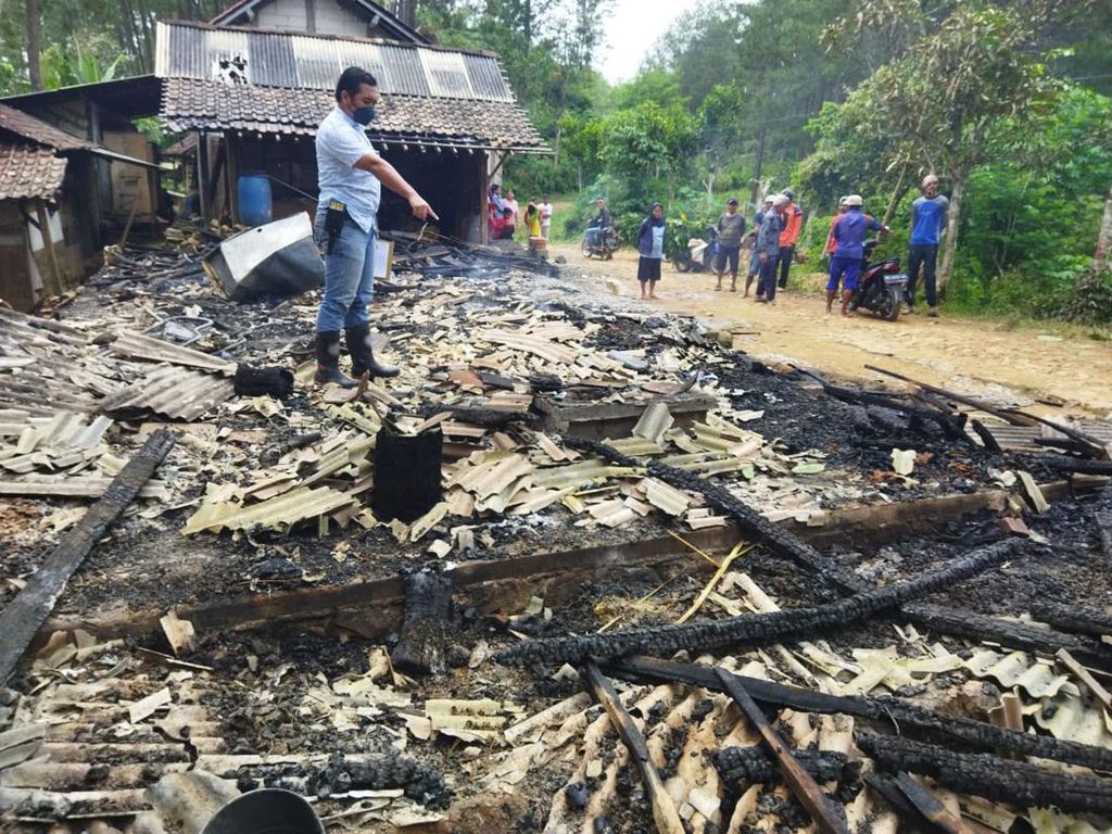 Warung di Ponorogo Ludes Terbakar Karena Bensin Tumpah dan Disambar Api