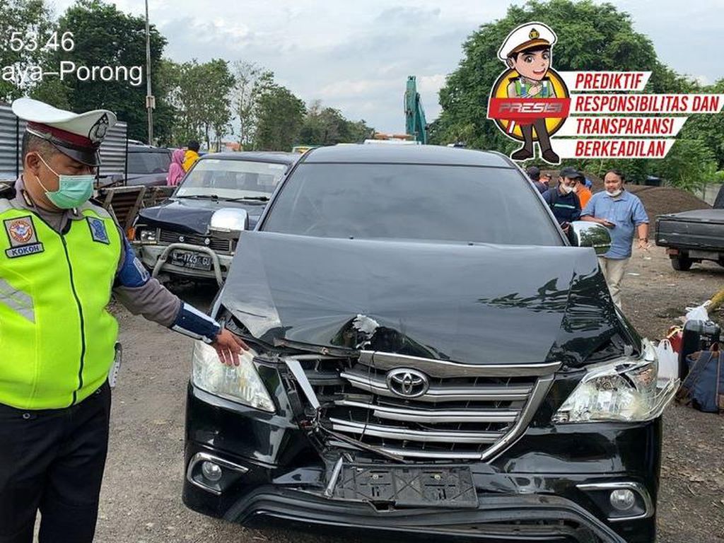 Gegara Rem Mendadak, 4 Mobil Terlibat Tabrakan di Tol Sidoarjo Gegara Rem Mendadak, 4 Mobil Terlibat Tabrakan di Tol Sidoarjo