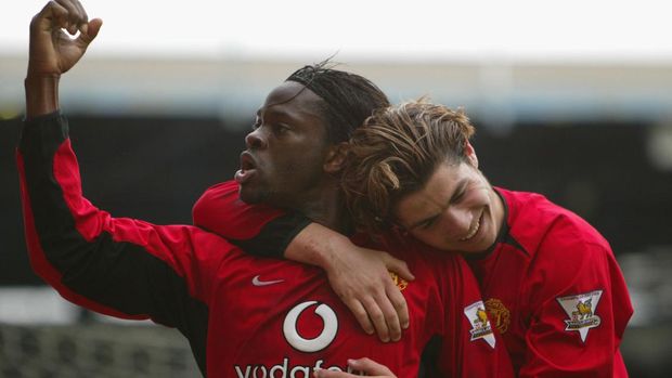 BIRMINGHAM, ENGLAND - APRIL 10: Manchester United goalscorers, Louis Saha (L) and Ronaldo celebrate after Saha had scored the secod goal for United during the FA Barclaycard Premiership match between Birmingham City and Manchester United at St Andrews on April 10, 2004 in Birmingham, England.  (Photo by Stu Forster/Getty Images)