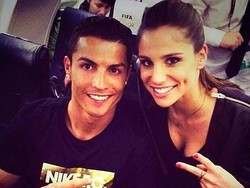 Reporter olahraga asal Spanyol Lucia Villalon ini santer disebut sebagai pelarian Ronaldo dalam usaha melupakan Irina usai asmaranya kandas. Mereka kerap tertangkap foto bareng. Foto: @dmontanes | Twitter