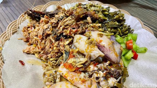 Enaknya Jajan Nasi Cakalang Fufu dan Roti Kukus Srikaya di ITC Kuningan