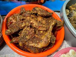 Murah Enak! Nasi Bebek dan Roti Penyet Ini Jadi Incaran di Belakang GI