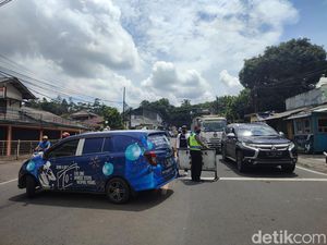One Way Puncak-Jakarta Dimulai, Sejumlah Mobil Diputar Balik