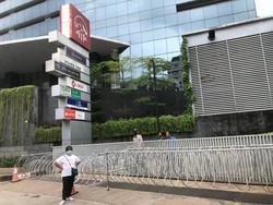Usai Digeruduk Nasabah Unit Link, Pagar Gedung AIA Dipasang Kawat Berduri