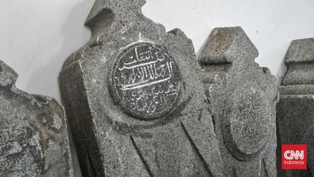 Penemuan enam nisan kuno abad ke-19 di Palembang.