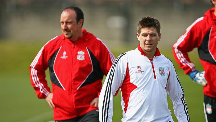LIVERPOOL, UNITED KINGDOM - APRIL 21:  Rafael Benitez the manager of Liverpool and Captain Steven Gerrard the captain look on during the Liverpool training session held at the Melwood Training Complex on April 21, 2008 in Liverpool, England.  (Photo by Alex Livesey/Getty Images)