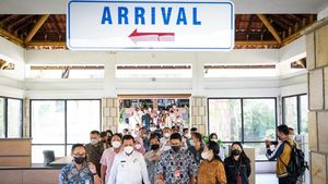 Foto: Kunjungi Pelabuhan Nongsapura, Sandiaga Tinjau Kesiapan Travel Bubble