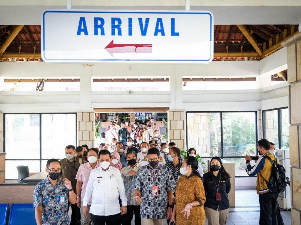 Foto: Kunjungi Pelabuhan Nongsapura, Sandiaga Tinjau Kesiapan Travel Bubble Foto: Kunjungi Pelabuhan Nongsapura, Sandiaga Tinjau Kesiapan Travel Bubble
