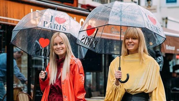 5 Fashion Item yang Sebaiknya Dihindari Saat Musim Hujan Tiba!/Foto: Pinterest/Yellow Girl
