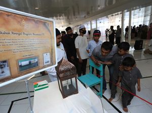 Antusias Warga Lihat Tongkat Hingga Janggut Rasulullah di Aceh Antusias Warga Lihat Tongkat Hingga Janggut Rasulullah di Aceh
