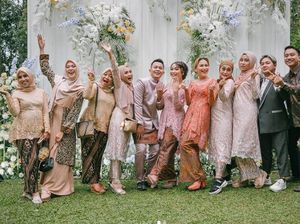 7 Foto Ayu Ting Ting di Lamaran Adiknya Syifa, Disebut Lebih Mencolok