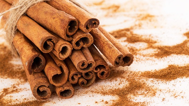 Bumbu dapur kayu manis yang cocok dibuat sebagai minuman herbal menyehatkan.
