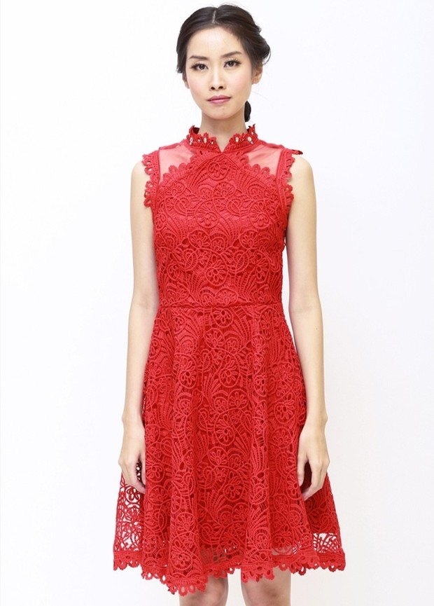 Daisy Lace Cheongsam Dress Red mulai dari Rp600 ribu/Foto: Zalora/Esye