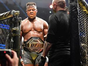 Panggung Francis Ngannou: Saat Monster Main Gulat! Panggung Francis Ngannou: Saat Monster Main Gulat!