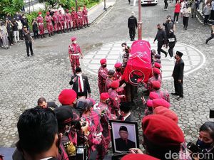 Mendiang Putut Gunawan di Mata FX Rudy-Gibran: Teladan dan Mentor Mendiang Putut Gunawan di Mata FX Rudy-Gibran: Teladan dan Mentor