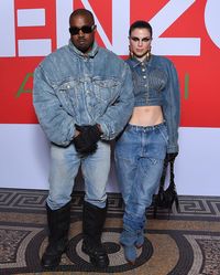 Heboh! Kanye West dan Julia Fox Pamer 