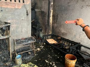 Kebakaran Landa Rumah Warga di Deli Serdang, Satu Orang Meninggal Dunia Kebakaran Landa Rumah Warga di Deli Serdang, Satu Orang Meninggal Dunia