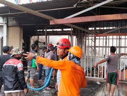 Kebakaran Toko Plastik di Pakem Sleman, Kerugian Ditaksir Miliaran