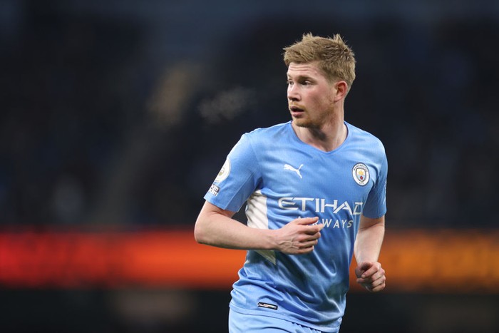 MANCHESTER, ENGLAND - DECEMBER 26: Kevin De Bruyne of Manchester City during the Premier League match between Manchester City  and  Leicester City at Etihad Stadium on December 26, 2021 in Manchester, England. (Photo by Alex Pantling/Getty Images)